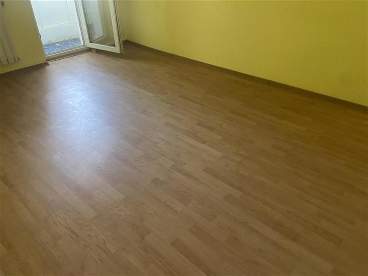Apartament cu 4 camere nedecomandat în Sud