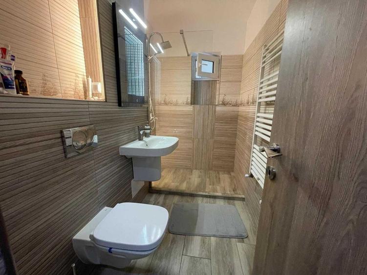 Apartament cu 3 camere decomandat în Faleză