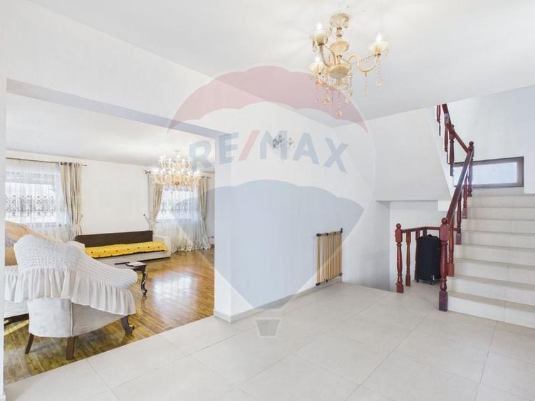 Casă cu 6 camere cu Teren 1200 Mp în Tâncăbești
