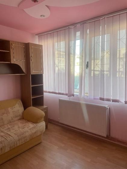 Apartament cu 3 camere decomandat, mobilat în Central