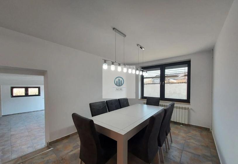 Casă individuală cu 6 camere cu Canalizare în Ultracentral