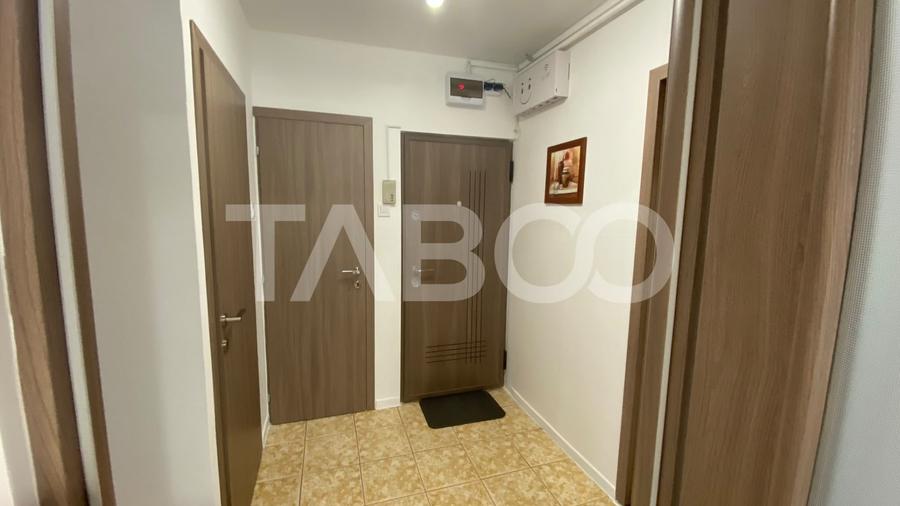 Apartament cu 3 camere decomandat, mobilat în Vasile Aaron