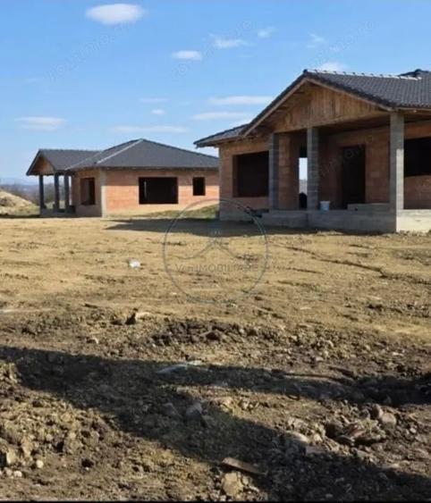 Casă cu 2 camere cu Teren 500 Mp în Central