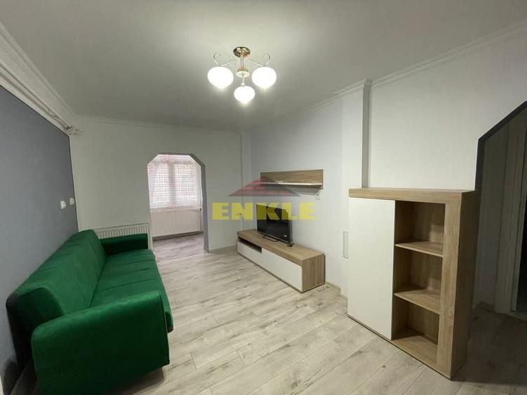 Apartament cu 3 camere semidecomandat în Central