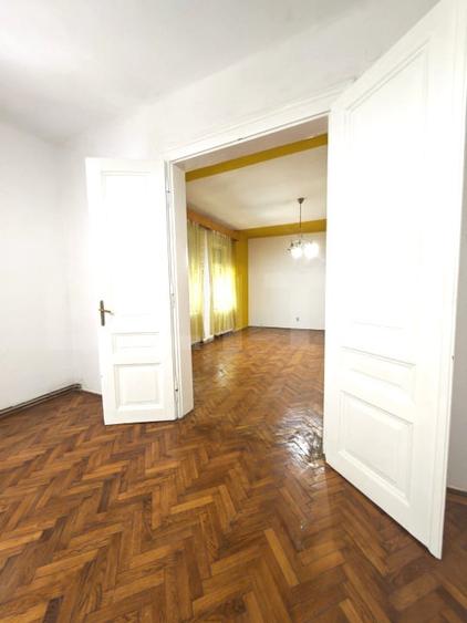Casă individuală cu 6 camere cu Teren 365 Mp în Bălcescu
