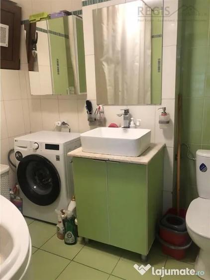 Apartament cu 3 camere decomandat în Tractorul