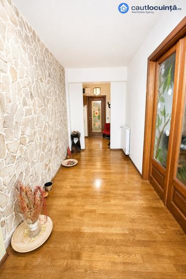 Apartament cu 4 camere, mobilat în Unirii