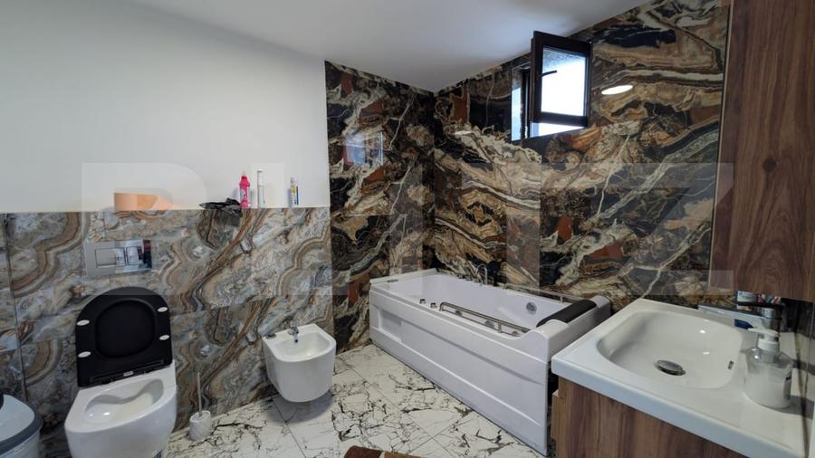 Casă individuală cu 5 camere cu Garaj în Sud