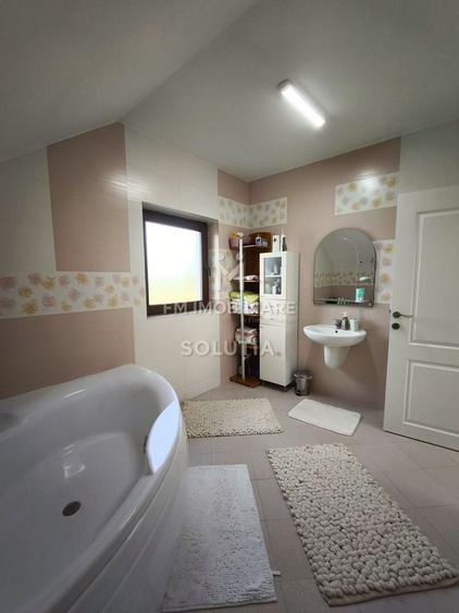 Duplex cu 4 camere cu Canalizare în Valea Borcutului