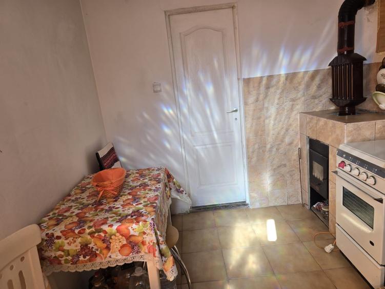 Casă cu 3 camere cu Teren 2000 Mp în Zimbru
