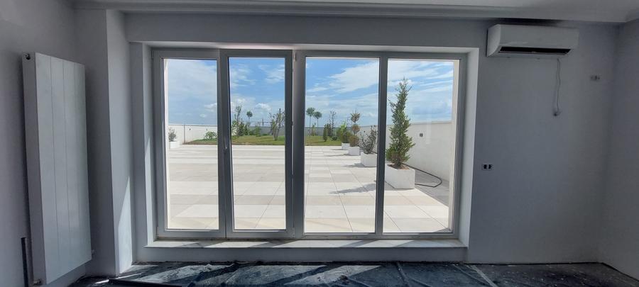 Penthouse cu 5 camere decomandat în Militari