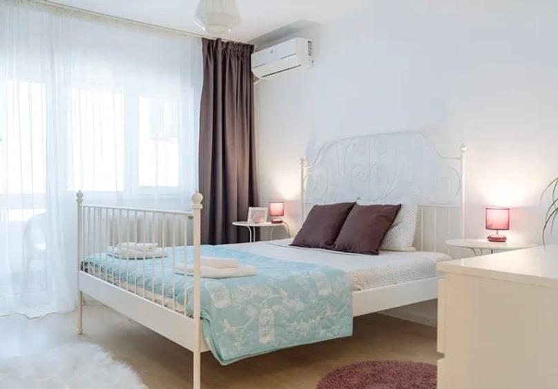 Apartament cu 3 camere decomandat, mobilat în P-ța Romană