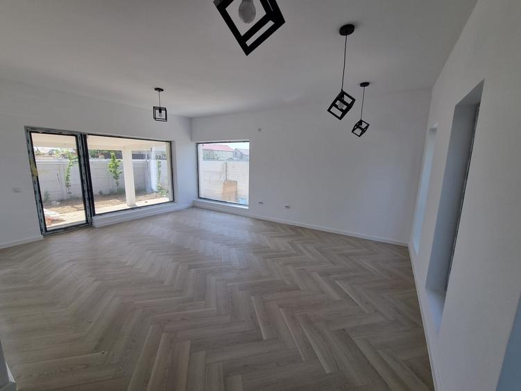Casă individuală cu 4 camere cu Teren 400 Mp în Domnești