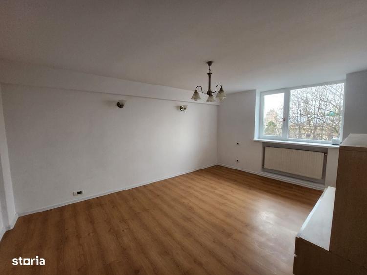 Apartament cu 3 camere decomandat în Nazărioaia