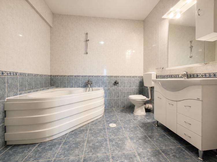 Apartament cu 3 camere decomandat în Aviatorilor