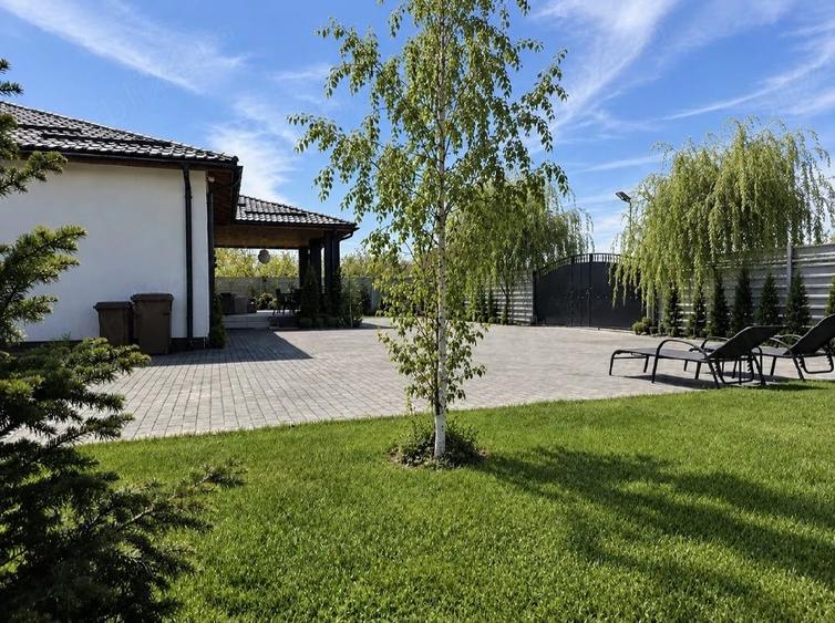 Casă cu 4 camere cu Teren 800 Mp în Noua