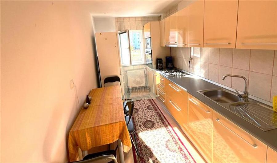 Apartament cu 3 camere decomandat, mobilat în Central
