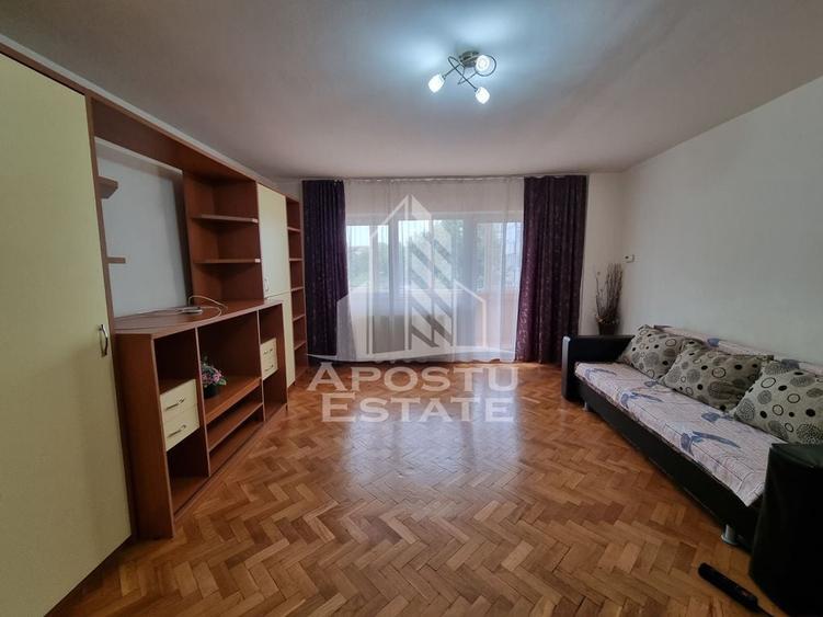 Apartament cu 3 camere decomandat, mobilat în Girocului