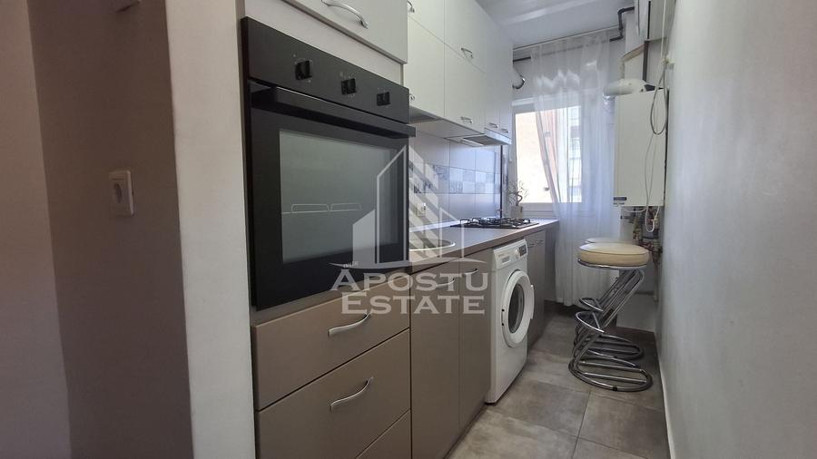 Garsonieră decomandată, mobilată în Miorița