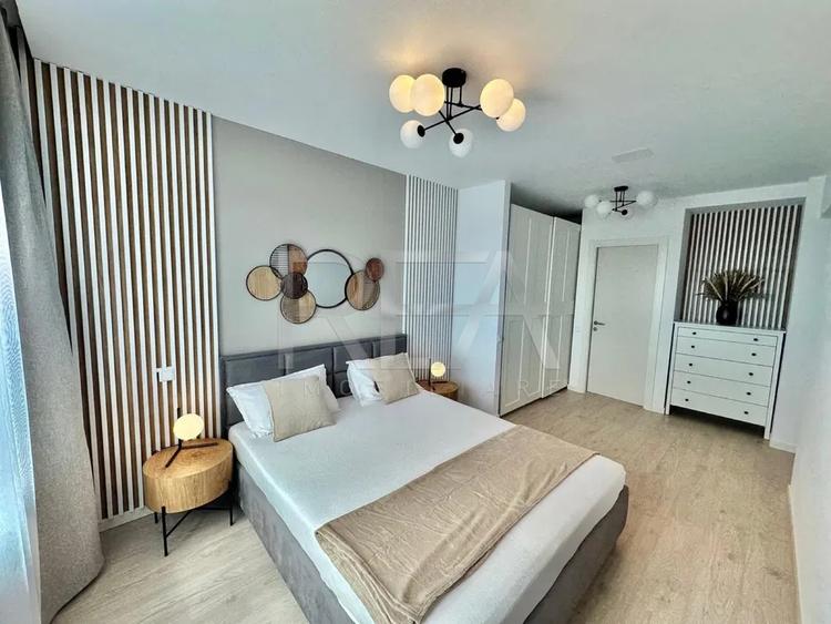 Apartament cu 3 camere semidecomandat, mobilat în Ghencea