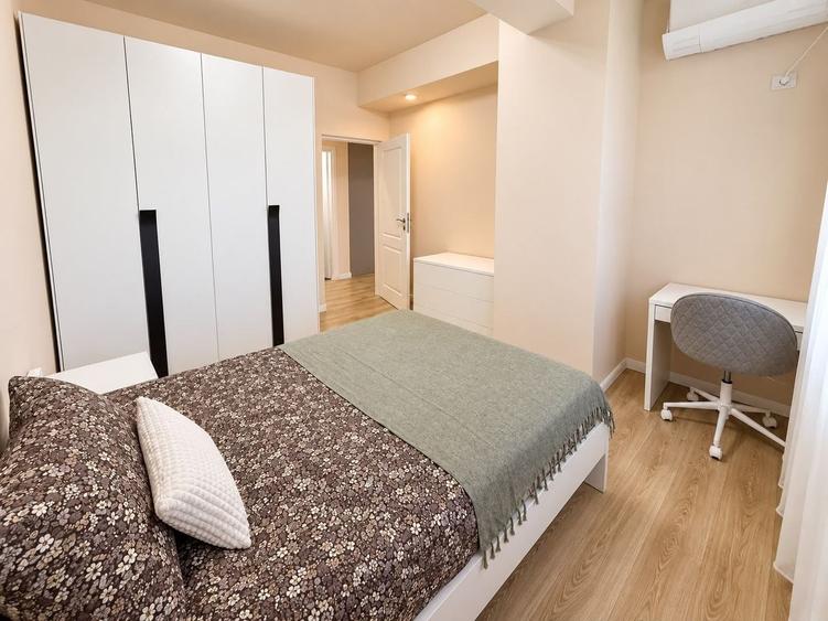 Apartament cu 3 camere decomandat, mobilat în Sisești