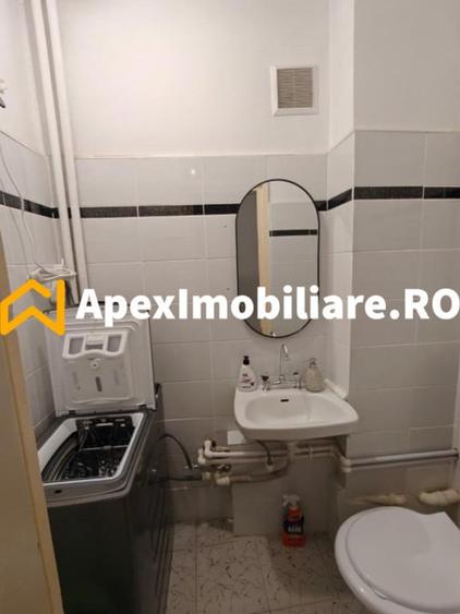 Apartament cu 3 camere semidecomandat în Universitate