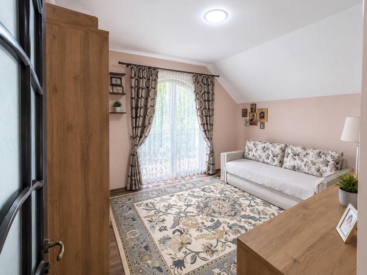 Casă individuală cu 6 camere în Central