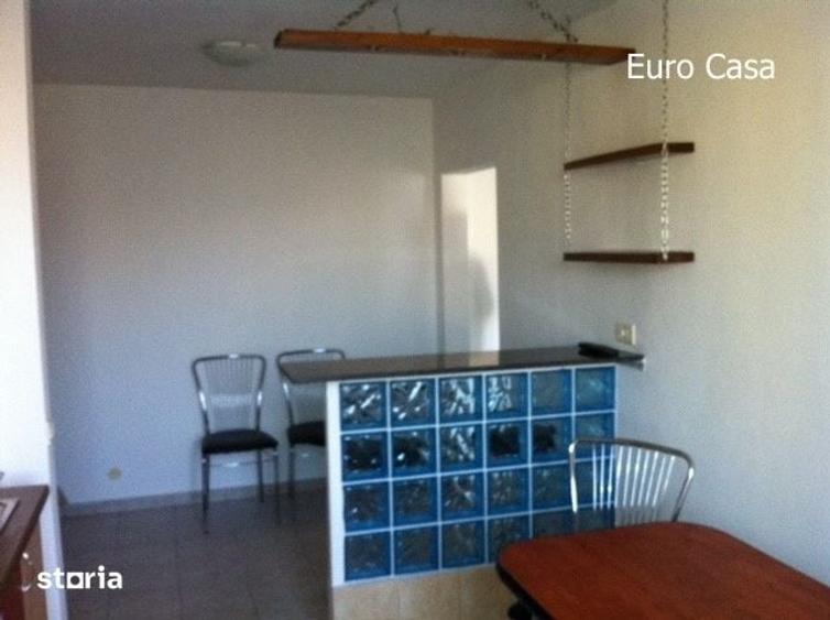 Apartament cu 2 camere semidecomandat în Craiovei