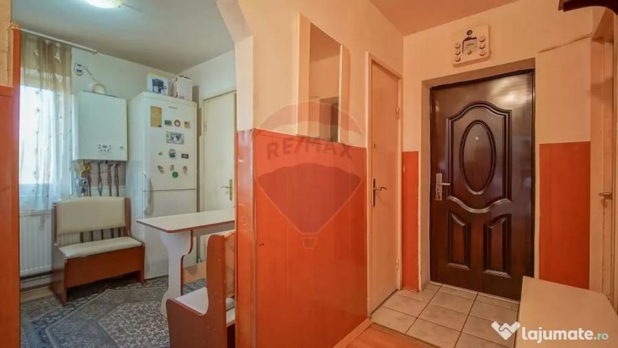 Apartament cu 4 camere semidecomandat în Stupini