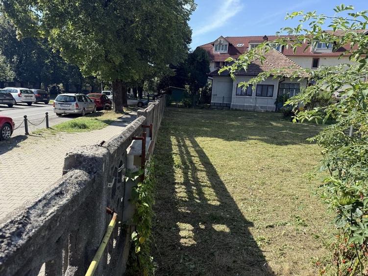 Casă cu 3 camere cu Teren 1000 Mp în Central