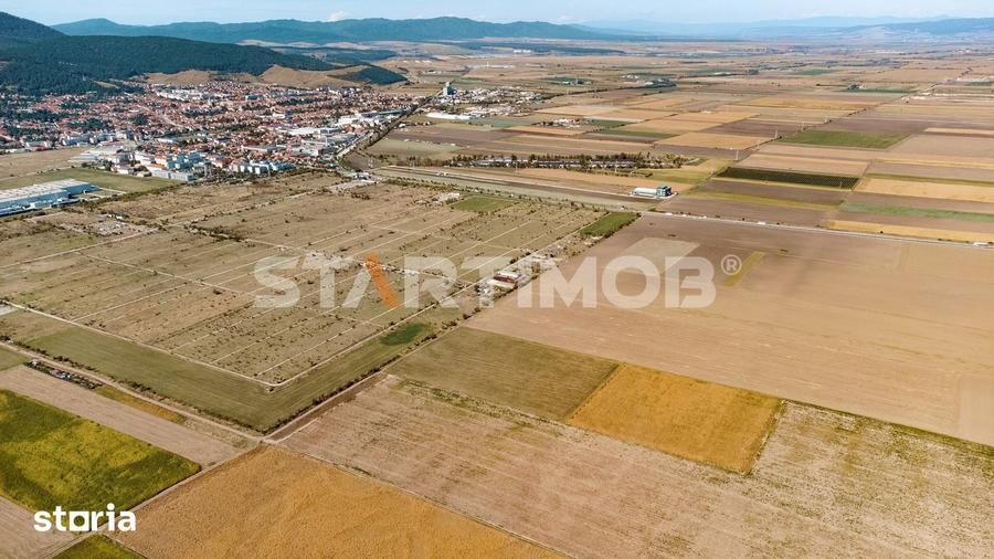 Teren de 13750 mp, în Central