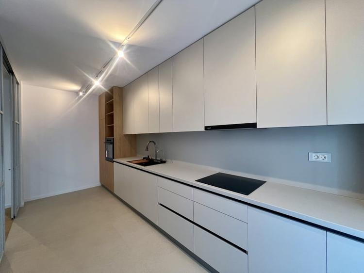 Apartament cu 2 camere semidecomandat, mobilat în Mărăști
