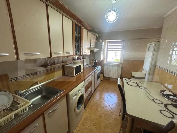 Apartament cu 3 camere decomandat în Micro 11