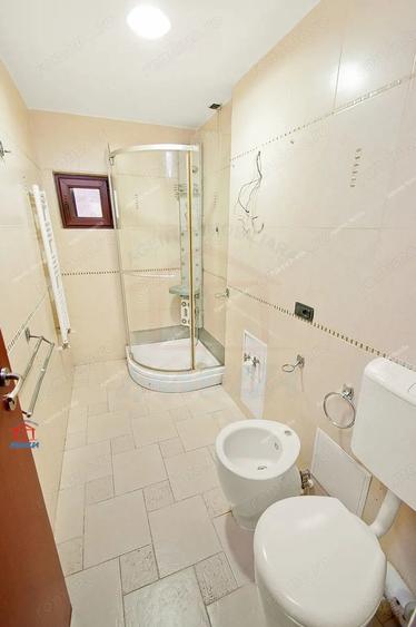 Apartament cu 3 camere decomandat în Micro 21