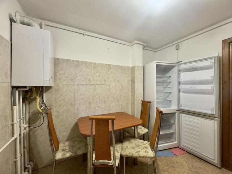 Apartament cu 3 camere decomandat în Torontalului