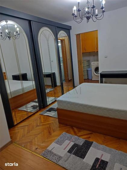 Apartament cu 4 camere decomandat în Lipovei