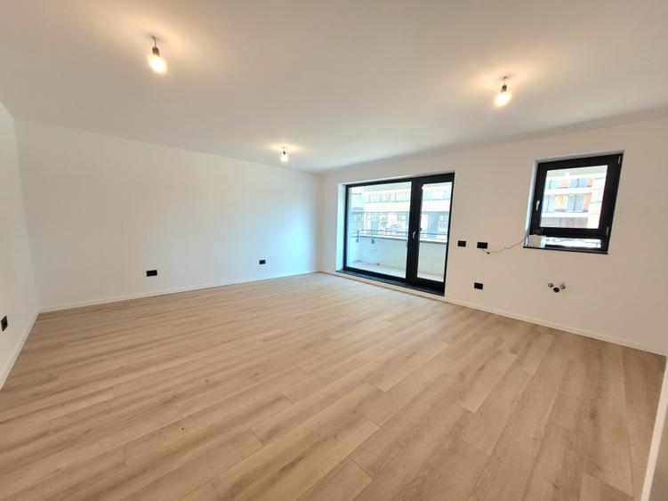 Apartament cu 2 camere nedecomandat în Tractorul