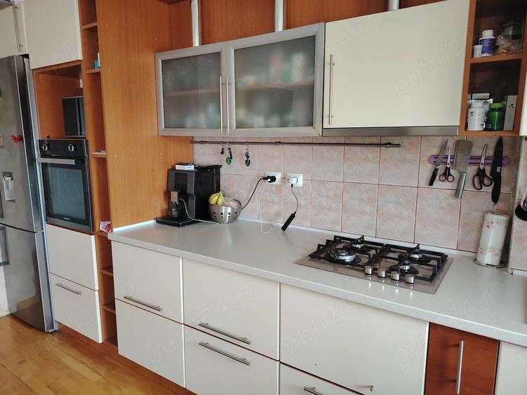 Apartament cu 3 camere decomandat în Central