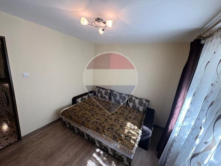 Apartament cu 3 camere decomandat, mobilat în Republicii