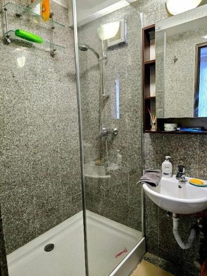 Apartament cu 2 camere semidecomandat, mobilat în Cișmigiu