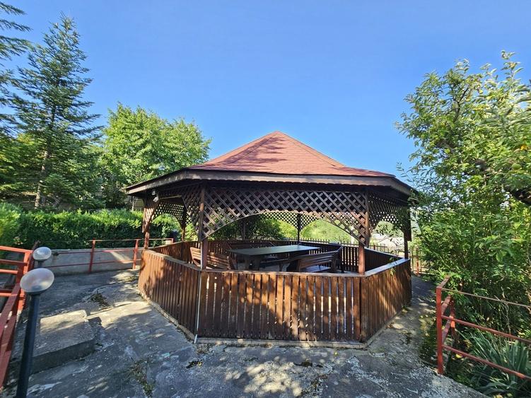 Casă individuală cu 7 camere cu Teren 1858 Mp în Vintilă Vodă