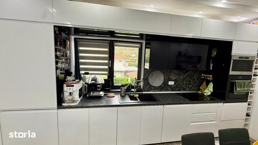 Casă cu 5 camere cu Teren 600 Mp în Aroneanu