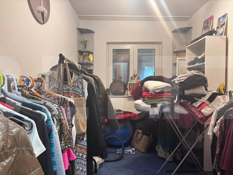 Apartament cu 3 camere semidecomandat, mobilat în Lipovei