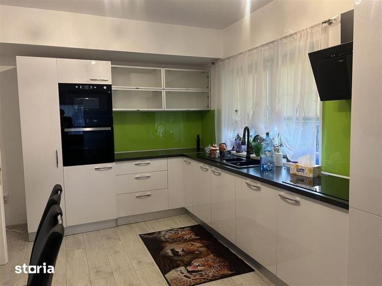 Casă cu 5 camere cu Teren 300 Mp în Florești