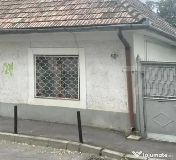 Casă cu 2 camere cu Teren 300 Mp în Central