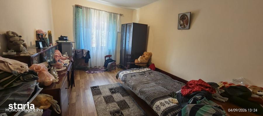 Casă cu 9 camere cu Teren 1500 Mp în Popricani