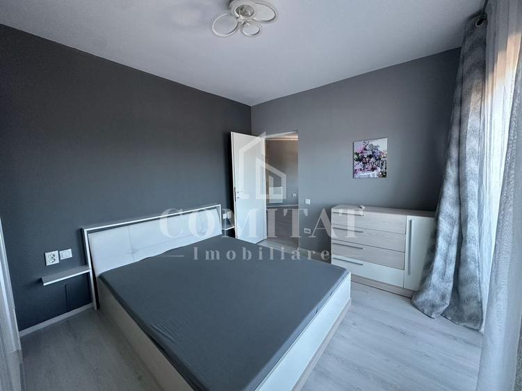 Apartament cu 3 camere semidecomandat, mobilat în Bulgaria