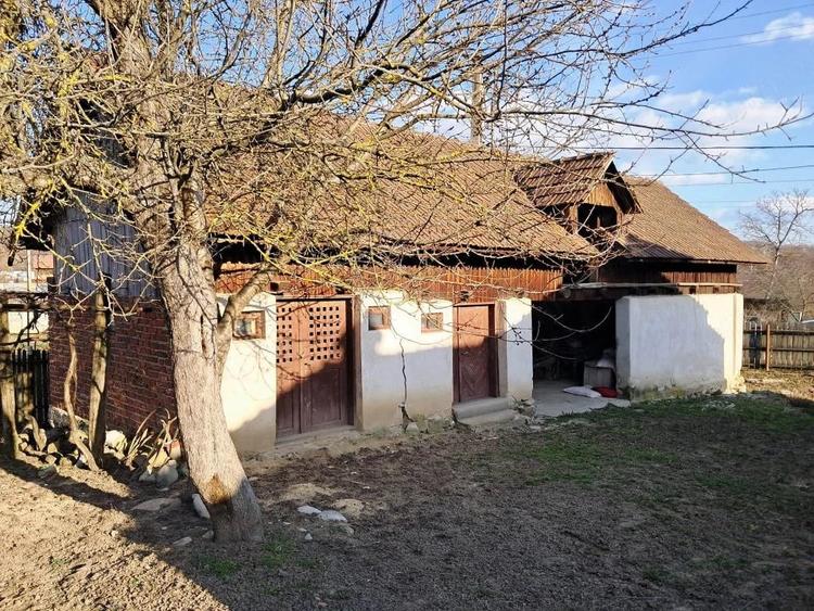 Casa ?i teren de vanzare Polovragi - Racovi?a - 9