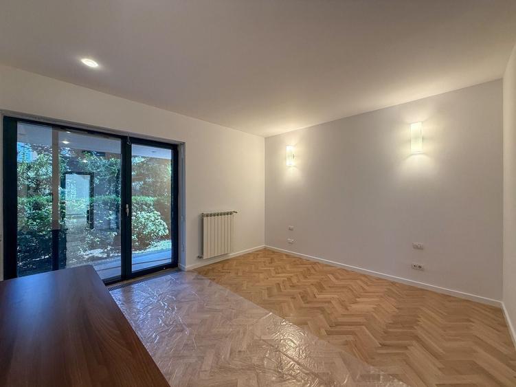 Apartament cu 3 camere semidecomandat, mobilat în Primăverii