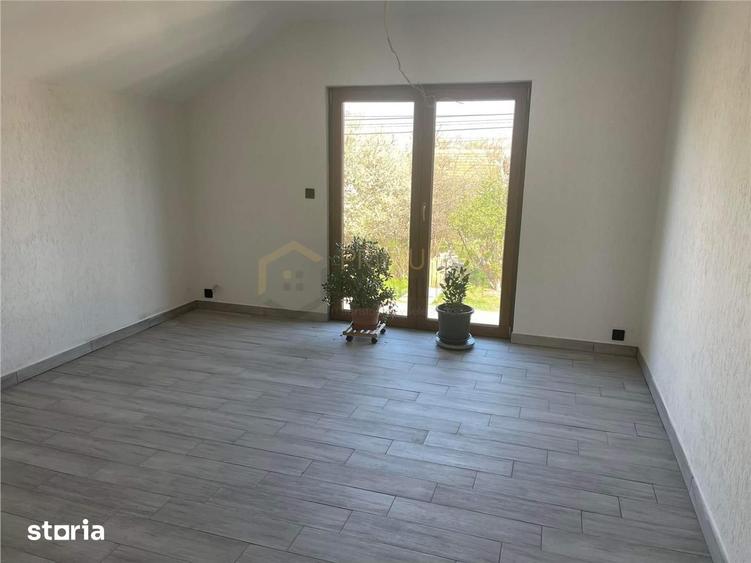 Casă cu 6 camere cu Teren 995 Mp în Ronaț